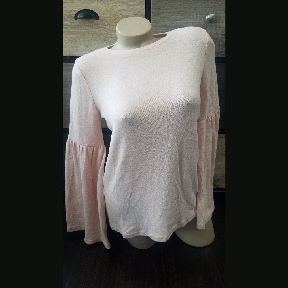 Bell sleeved sweater knit